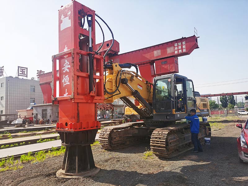 液壓高速?gòu)?qiáng)夯機(jī)在沙特阿拉伯布蓋格原油加工廠地基夯實(shí)處理